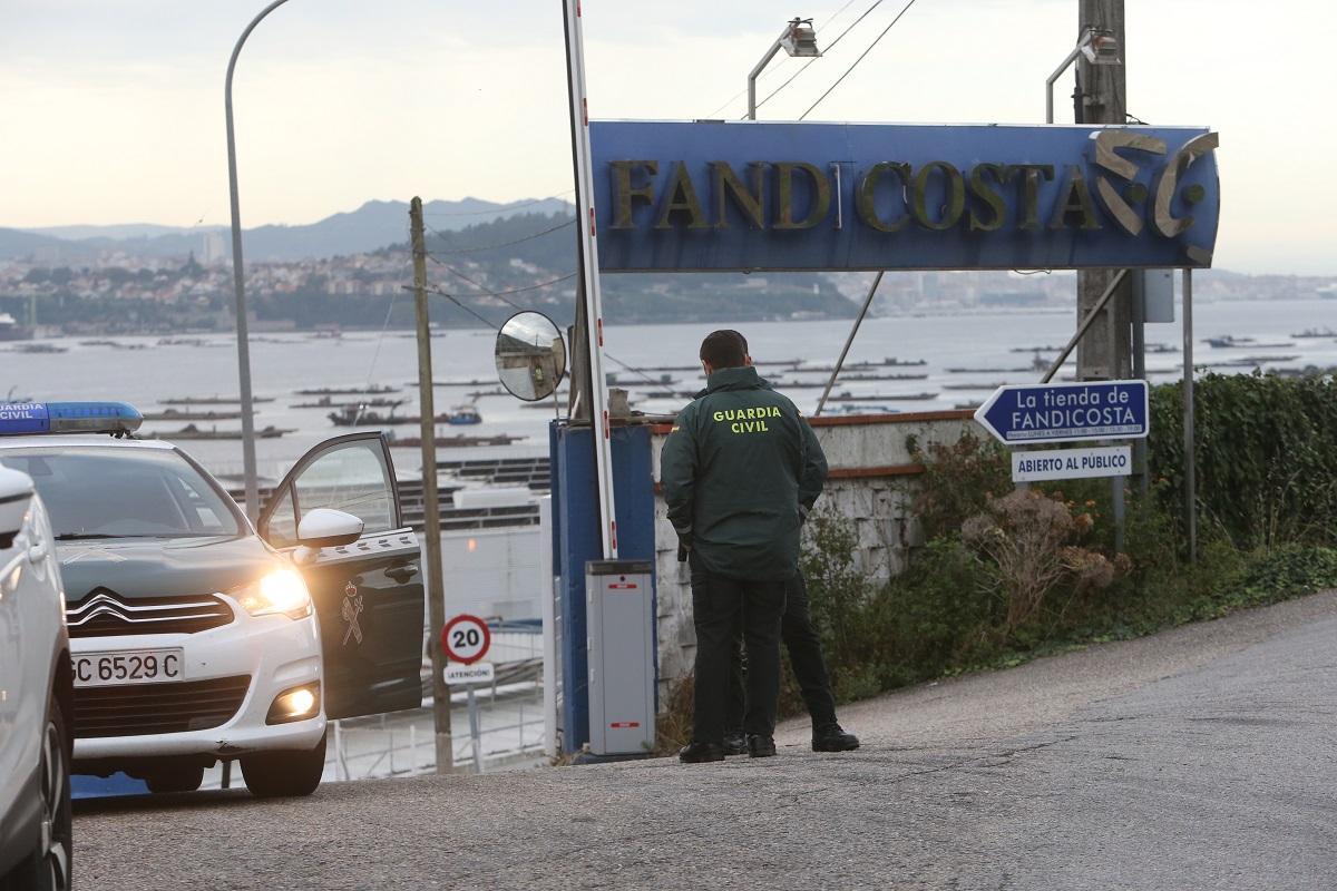 Agentes de la Guardia Civil en las inmediaciones de Fandiscosta