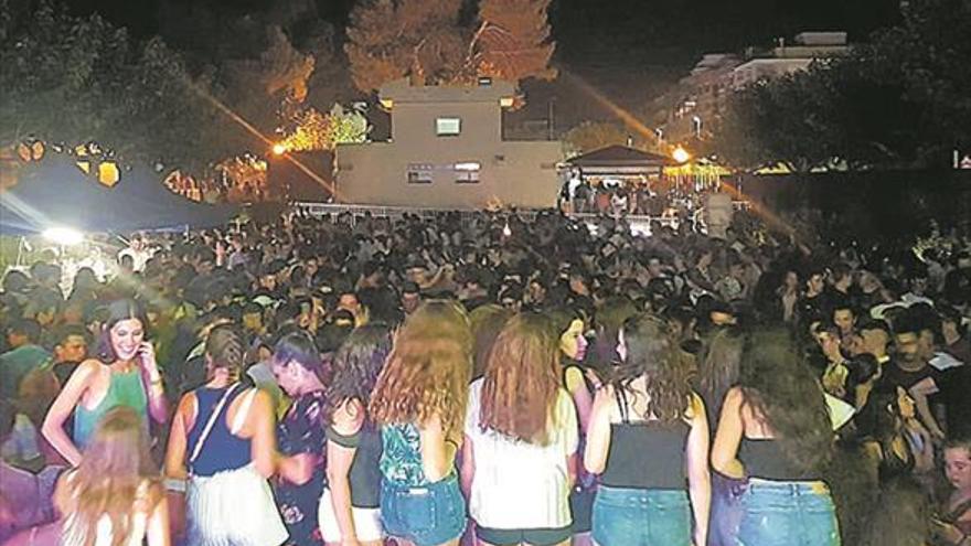 Cientos de jóvenes convierten en un éxito la 3ª edición del Estanyfest