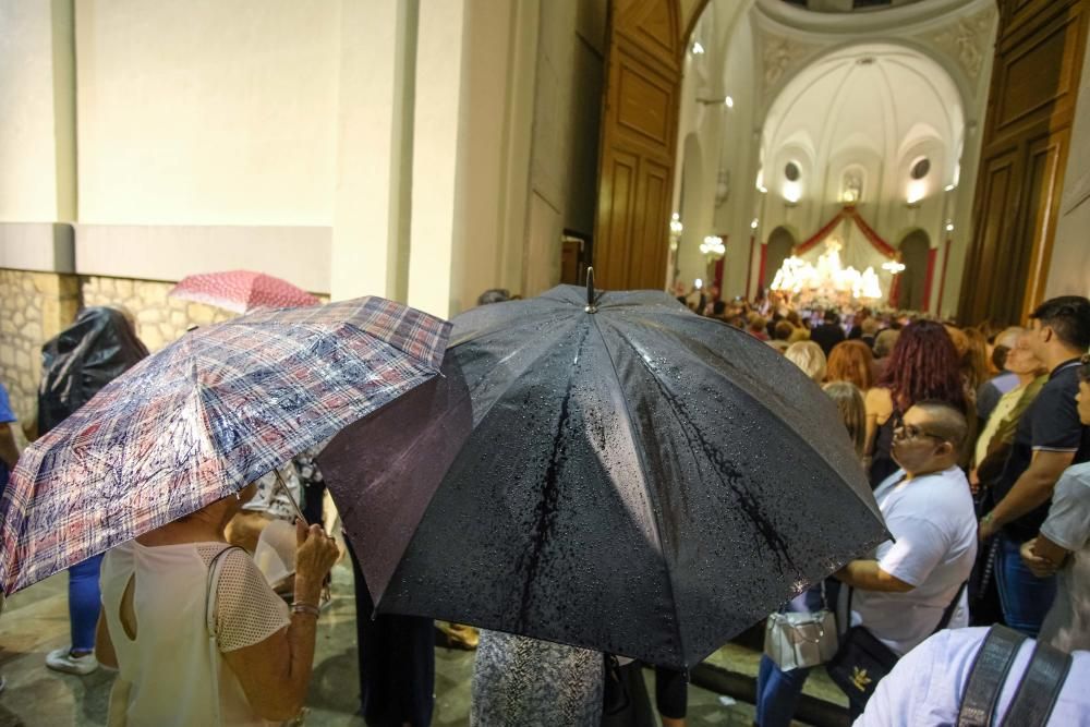 Procesión de las Fiestas Mayores de Elda en honor a la Virgen de la Salud suspendida por la lluvia