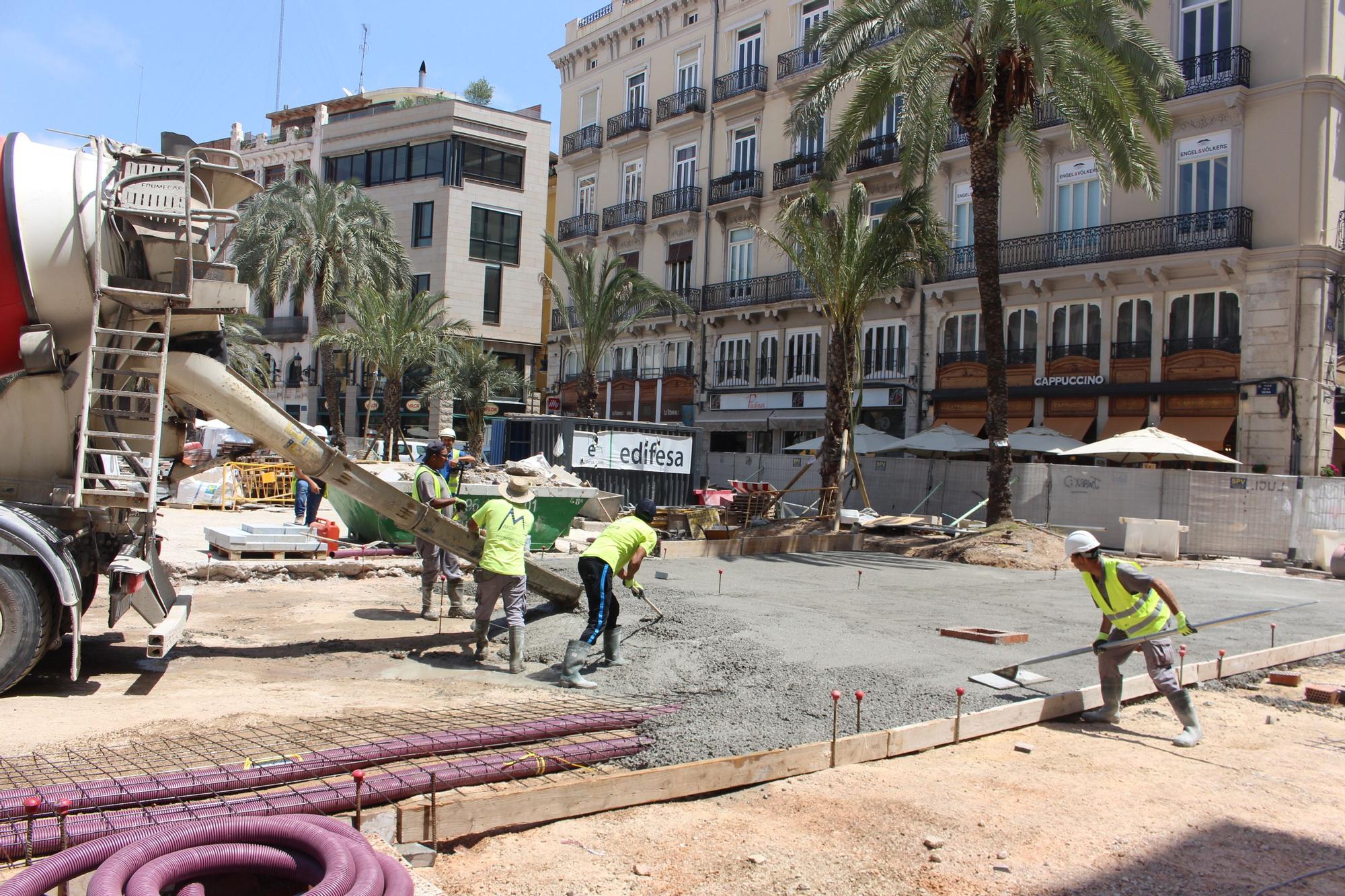 La calle de la Paz levanta el asfalto para su remodelación final