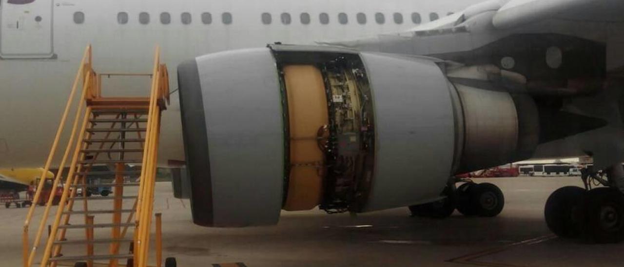 El avión aterrizó ayer en Palma sin un trozo de la cubierta del motor izquierdo.