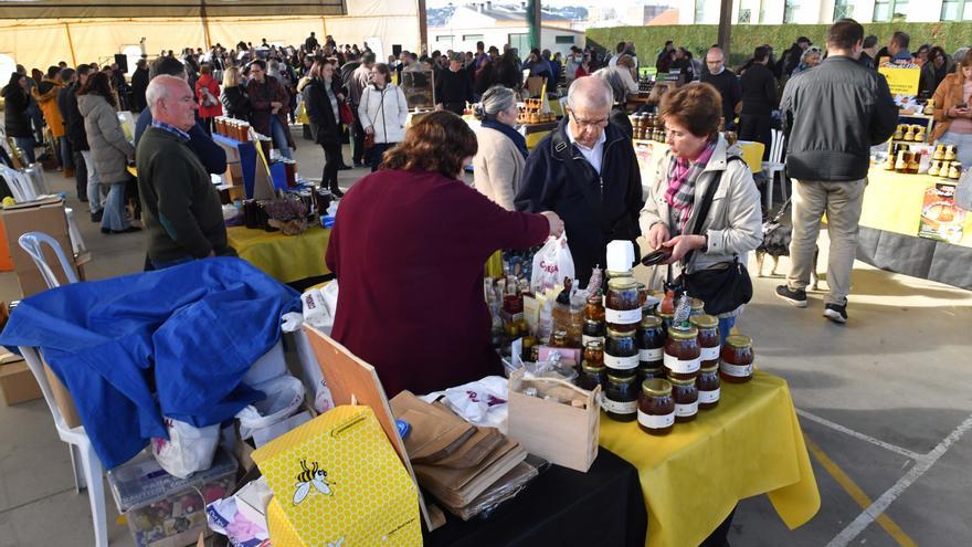 Oleiros celebra el éxito de asistencia y ventas de la Feira do Mel que se celebró en Perillo