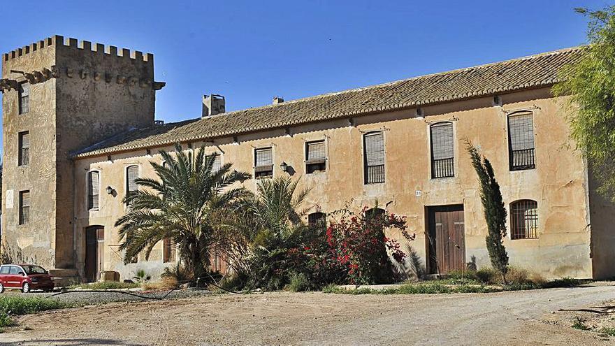 Torre vigía de La Cañada, en Torrellano Bajo, una de las construcciones más icónicas pero en estado ruinoso.