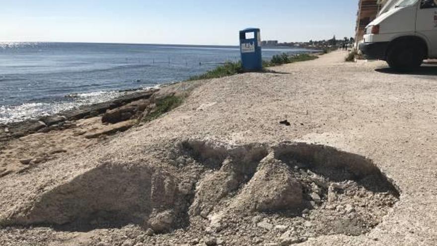 La fachada litoral del Barrio San Roque va de mal en peor