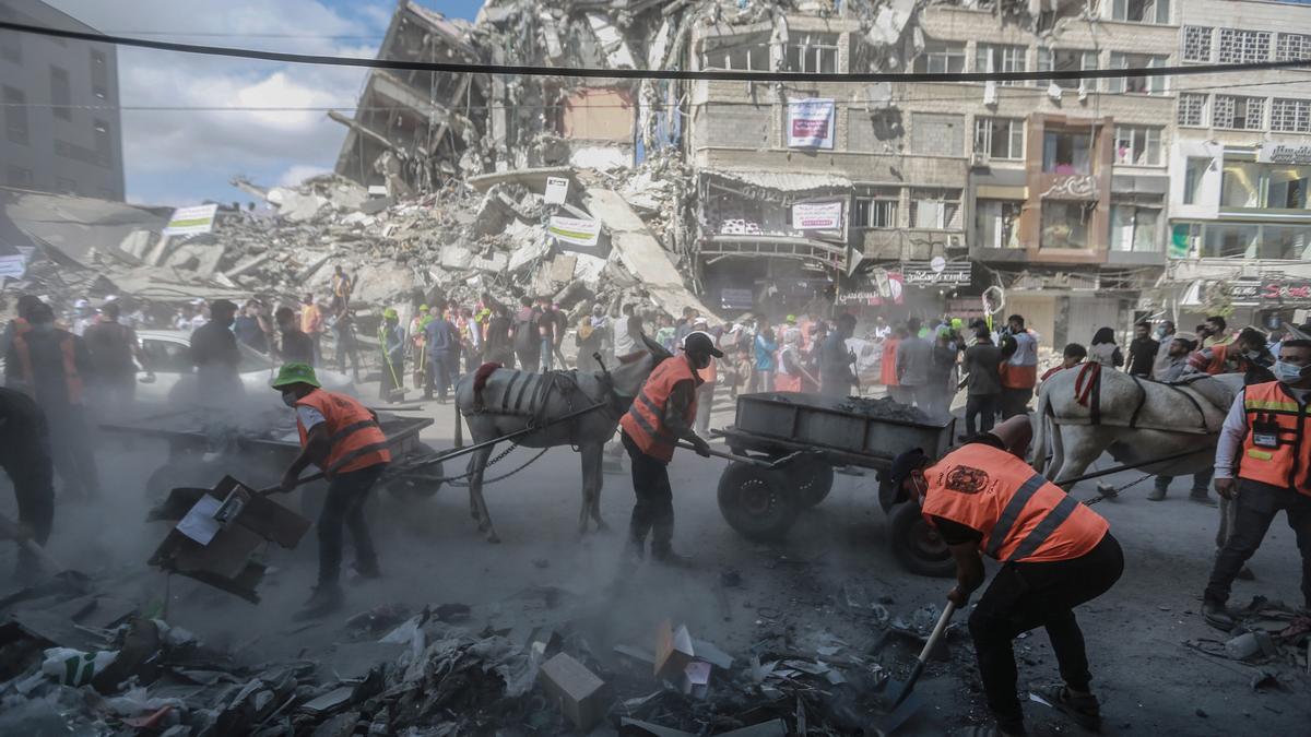 Voluntarios de la campaña &#039;Reconstruimos Gaza&#039;.