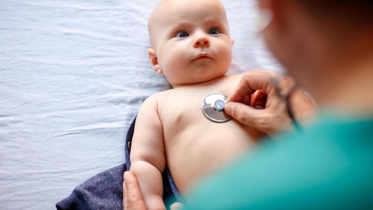 Tan importante es para un niño poner una vacuna, como hacerlo a la edad correcta