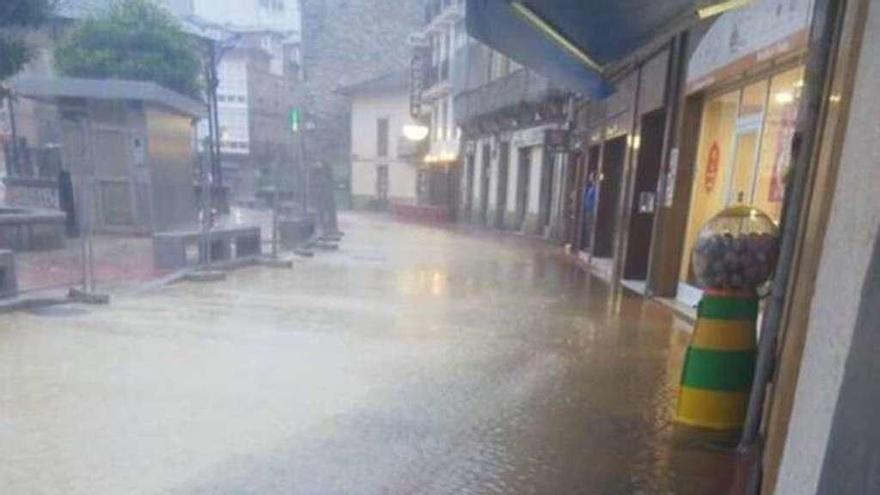 La plaza, inundada durante la tormenta del martes.