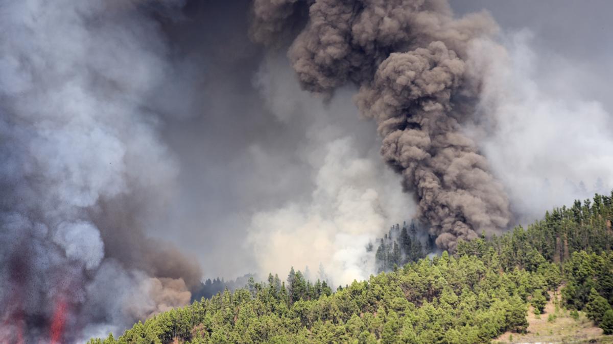 Comienza una erupción volcánica en la Cumbre Vieja de La Palma