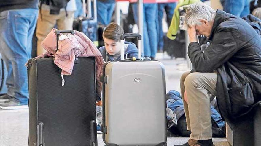 Los retrasos provocados por el paro se fueron acumulando durante toda la jornada.