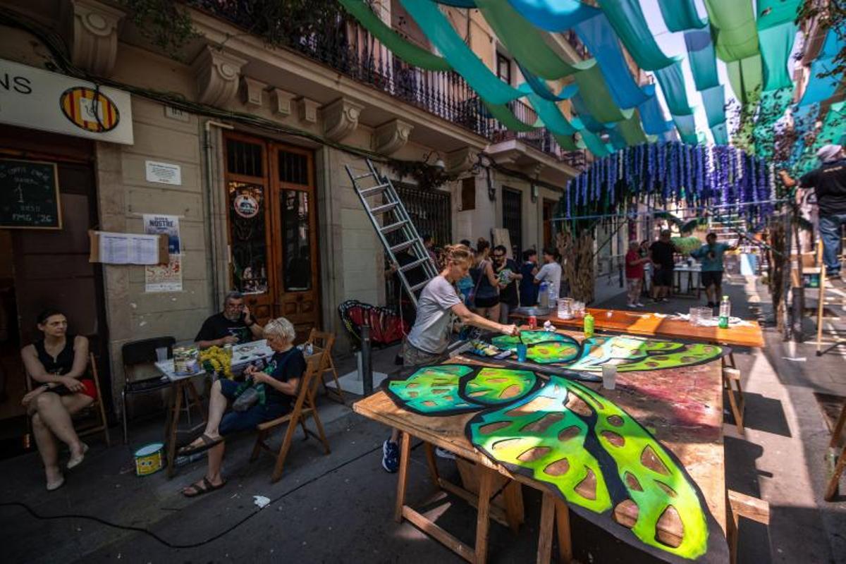 La calle Verdi, presenta 'Metamorfosi',un recorrido natural que muestra paso a paso la evolución de una oruga a mariposa La calle Verdi, presenta 'Metamorfosi',un recorrido natural que muestra paso a paso la evolución de una oruga a mariposa