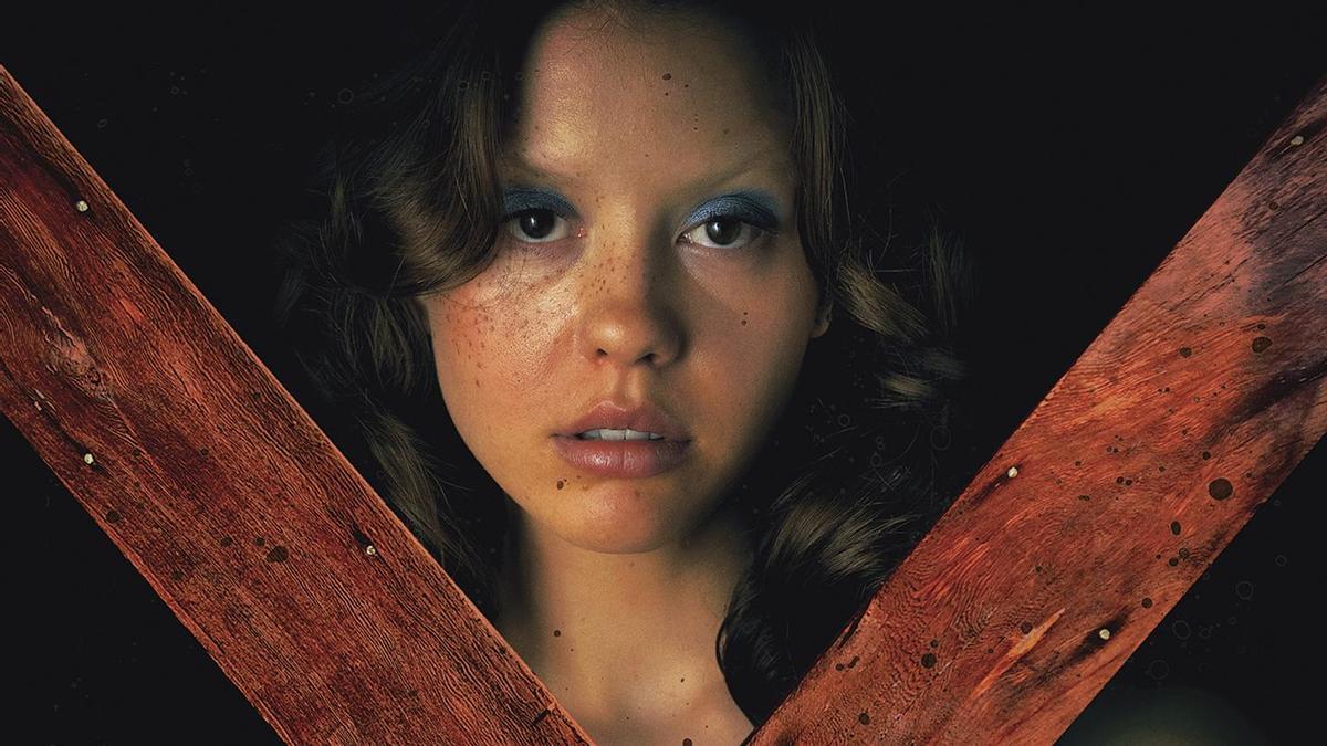 Mia Goth, en una imagen promocional de 'X', de Ti West
