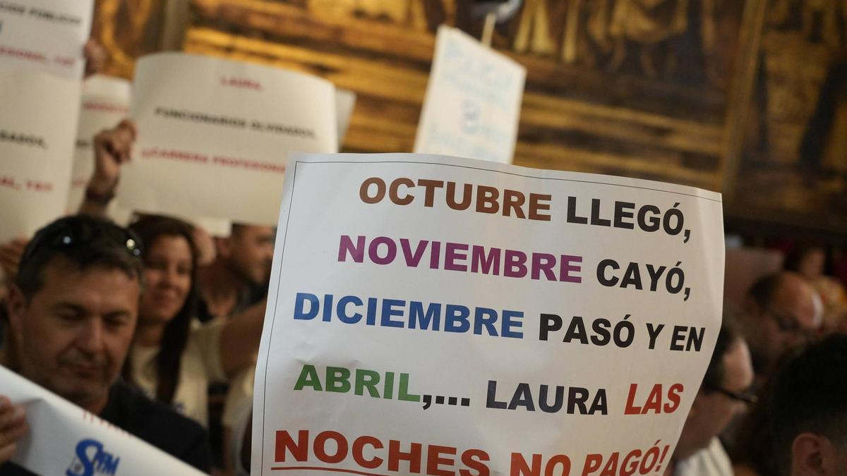 GALERÍA | La Policía Municipal, al Ayuntamiento: "8 meses sin cobrar"
