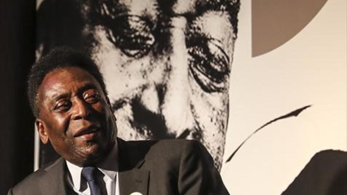 Pelé en un acto.