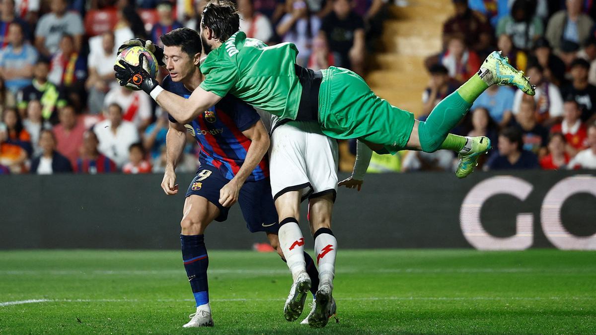 Lewandowsi en el partido del Rayo Vallecano - FC Barcelona.