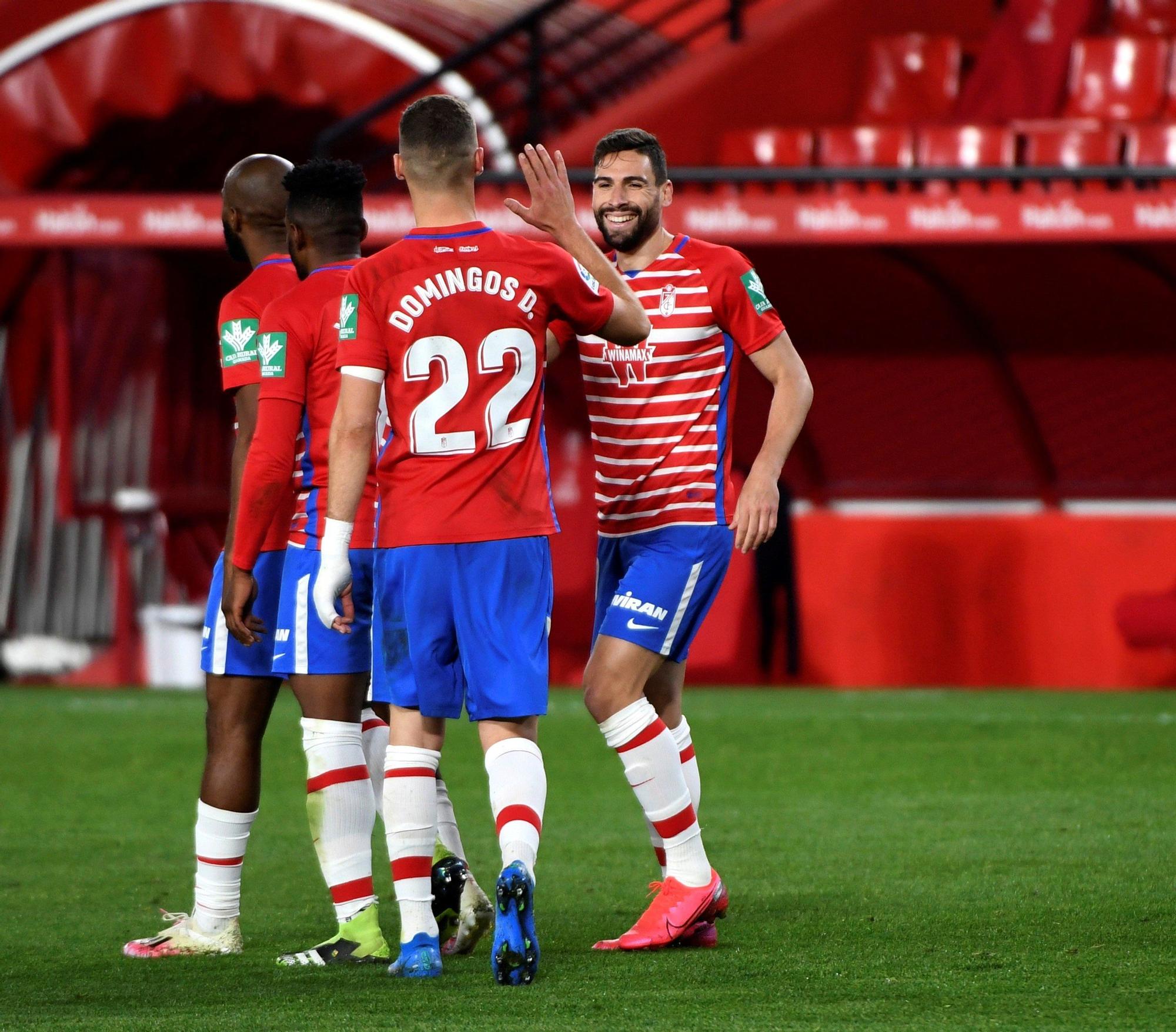 Granada - Elche: El Elche deja pasar el tren (2-1)