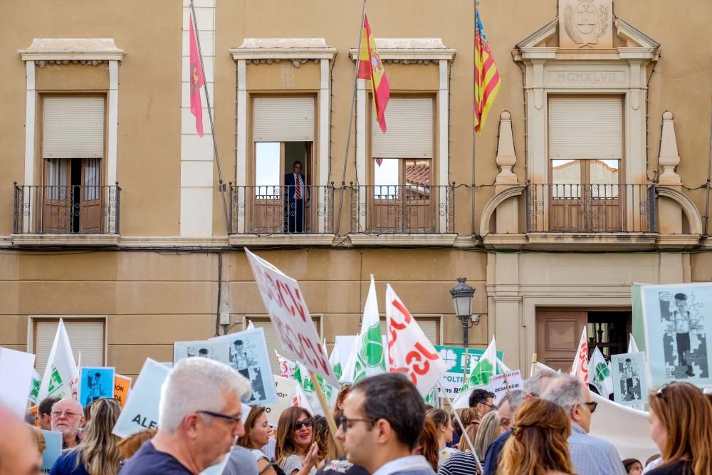 La educación concertada protesta en Elda contra los recortes del Consell