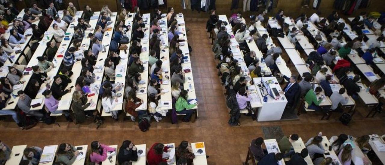 Imagen de archivo de un examen MIR en Asturias.