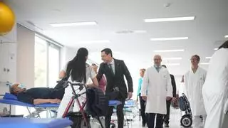 Juanma Moreno inaugura la “nueva era” del Hospital Costa del Sol
