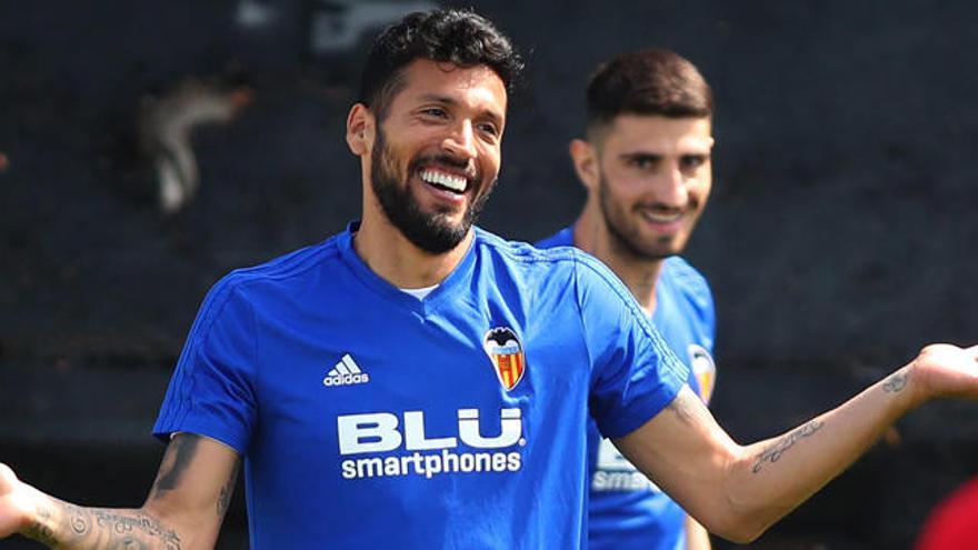 ¿Crees que el Valencia CF debe renovar a Garay?