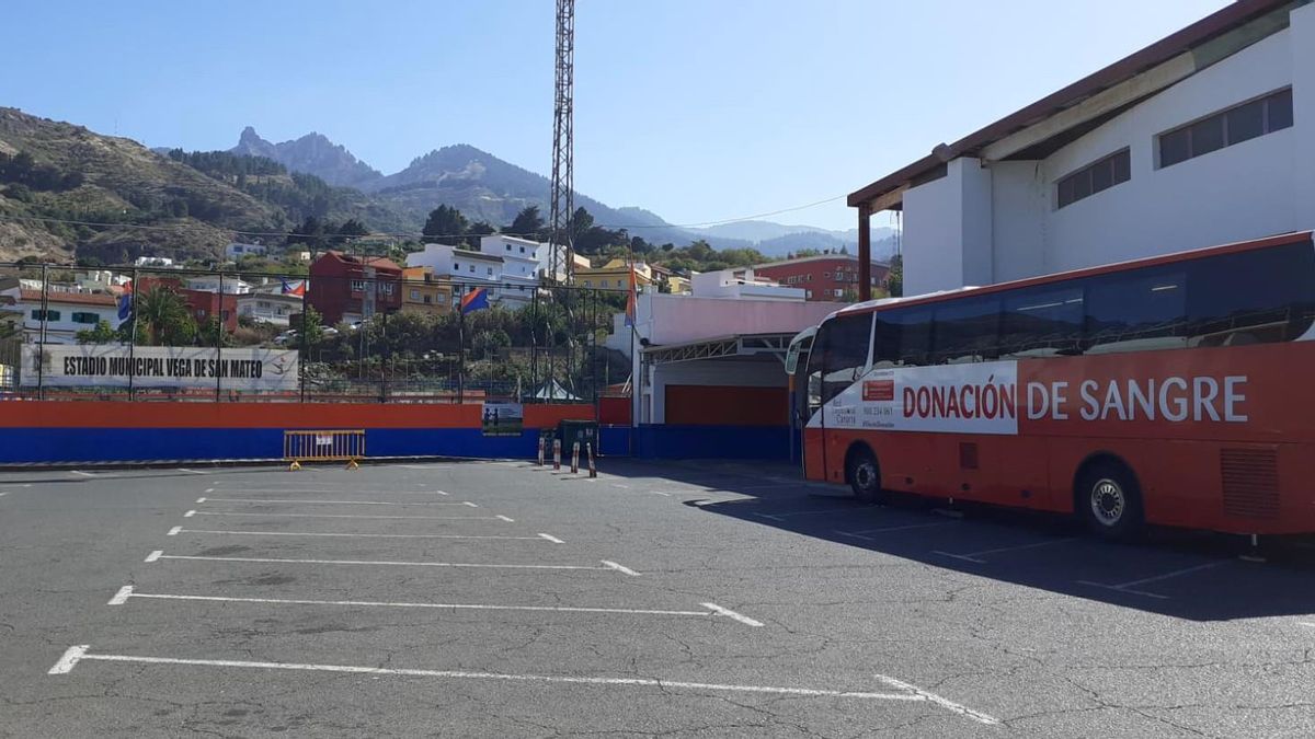 Unidad móvil del ICHH en el polideportivo de San Mateo