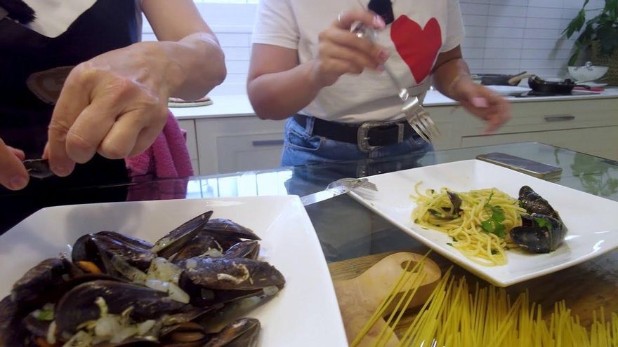 Espaguetis con clóchinas y mejillones al vapor: la cocina saludable que sabe a mar y tradición