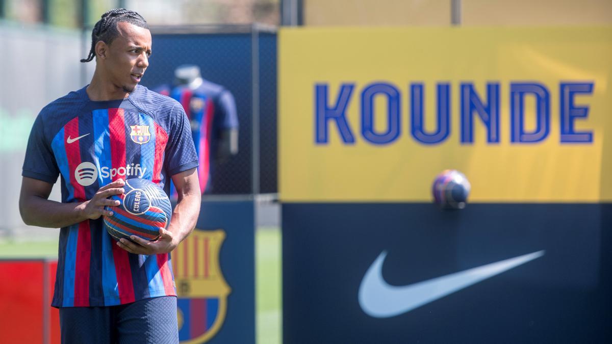 Jules Koundé, durante su presentación en la ciudad deportiva del Barça.