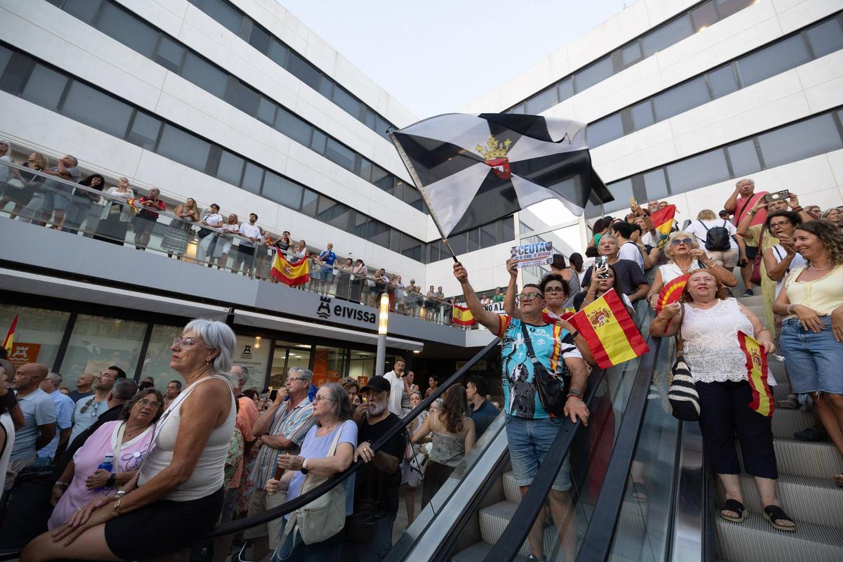 Todas las imágenes de la concentración en Ibiza en solidaridad con Ceuta Todas las imágenes de la concentración en Ibiza en solidaridad con Ceuta