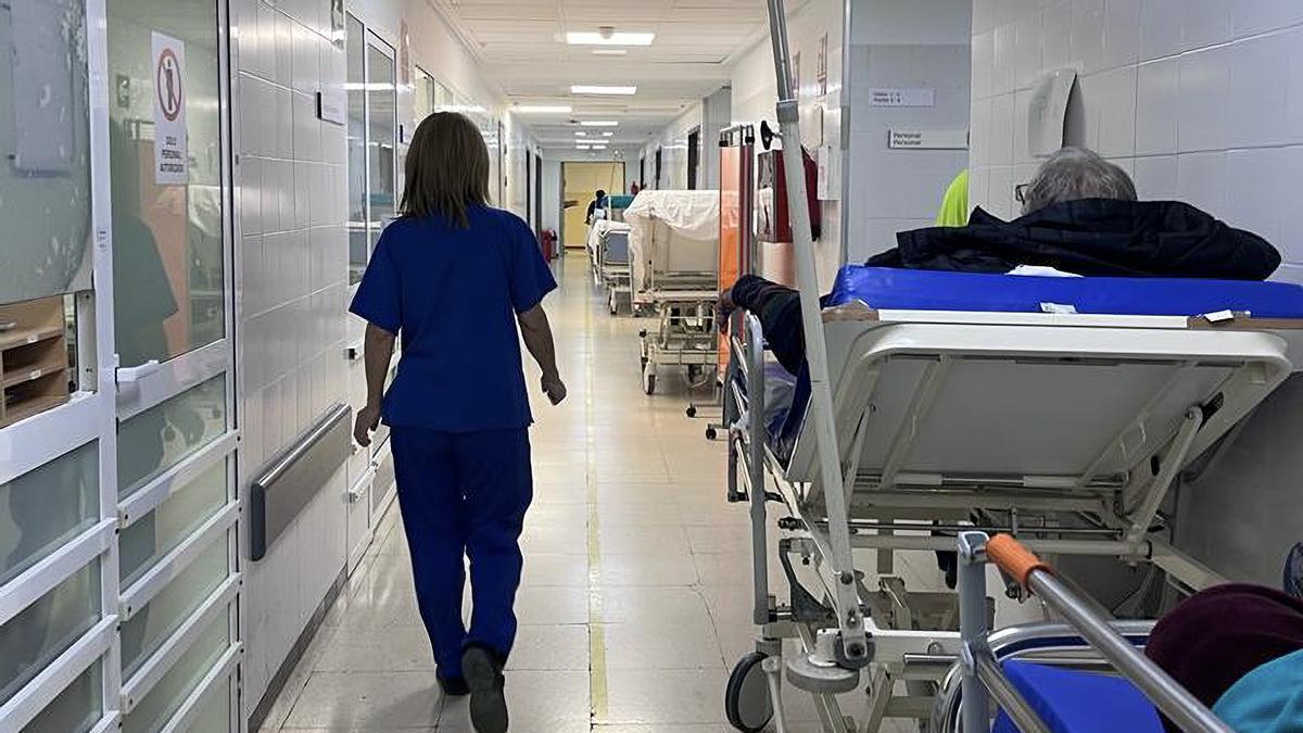 Camas en los pasillos del Hospital de La Vila, en Alicante