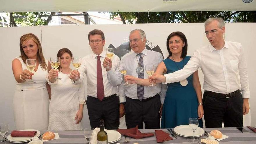 Feijóo, junto a Fátima Abal, en la pasada edición del Xantar do Albariño. // Noé Parga