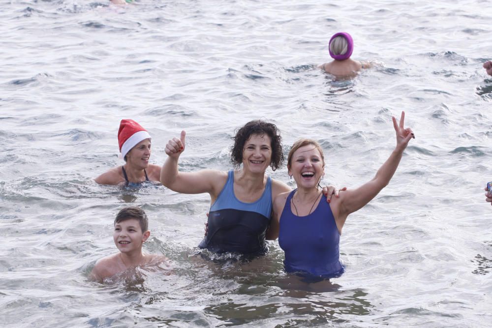 Primer bany de l'Any a 2018 - Sant Feliu de Guíxols