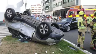Una excarcelada y varios heridos en un choque entre dos turismos en el barrio de Santa Marta en Santiago