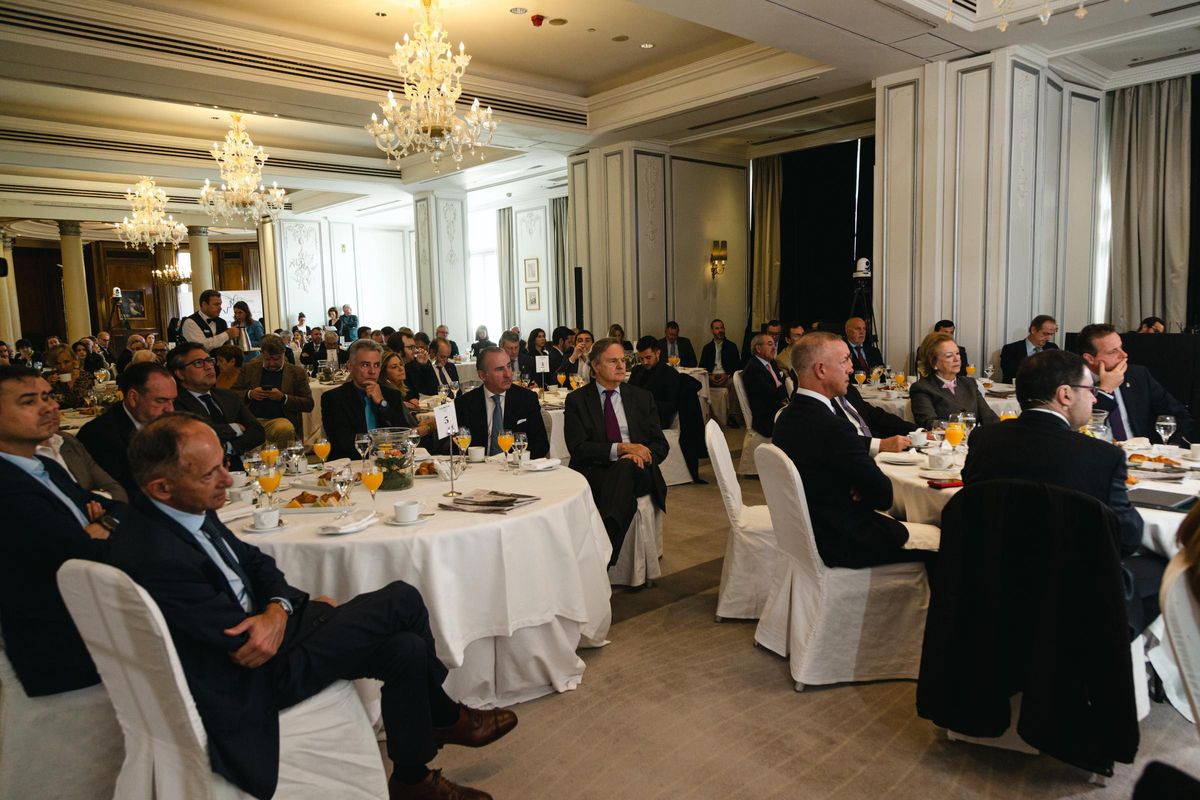 Panorámica general de los asistentes al evento en la Sala Neptuno The Westin Palace, en Madrid.