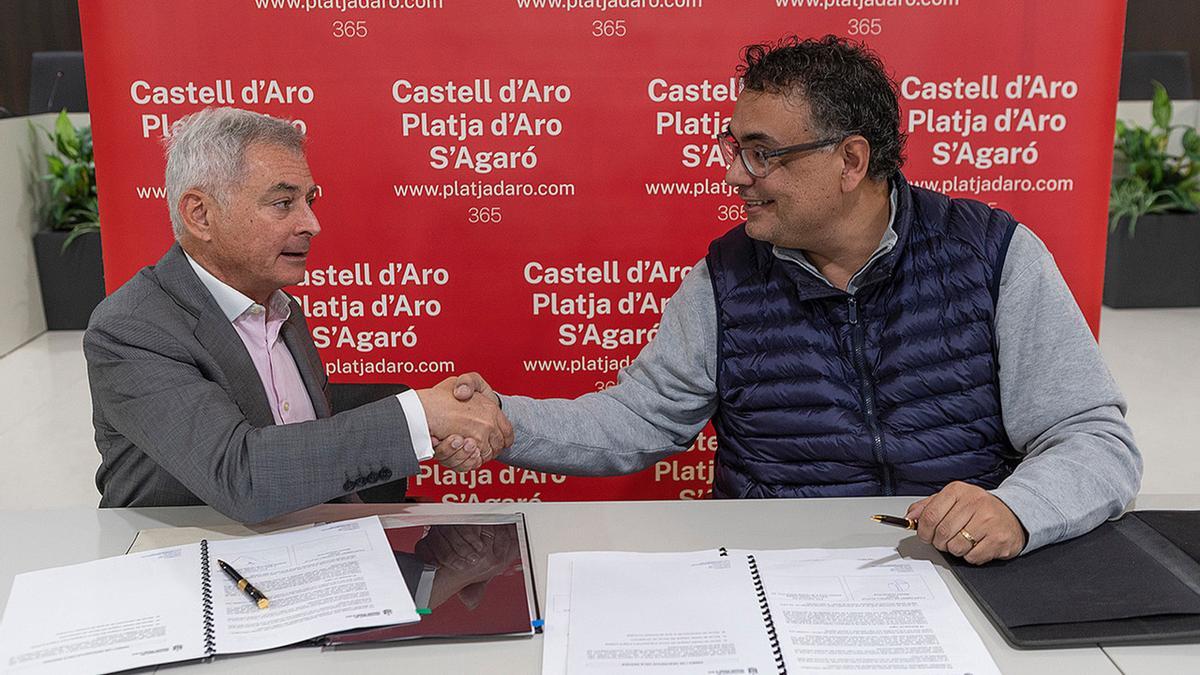 Juan Luís Castillo i Maurici Jiménez durant la signatura.