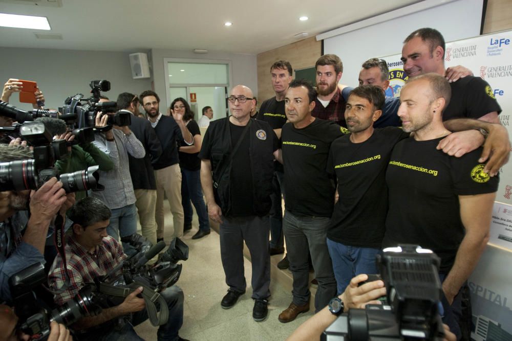 Instante de la rueda de prensa en La Fe para dar a conocer el estado del niño.