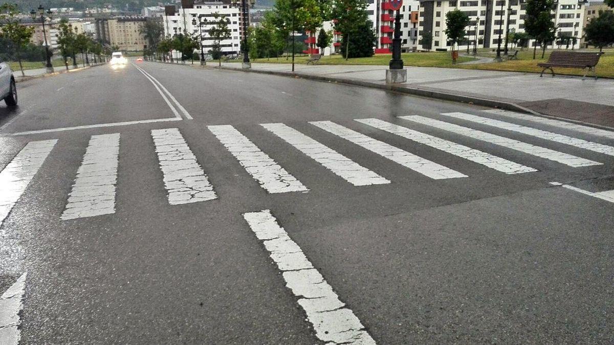 La calle Molinos de Sinicio, en el entorno del HUCA, donde se produjeron los atropellos.