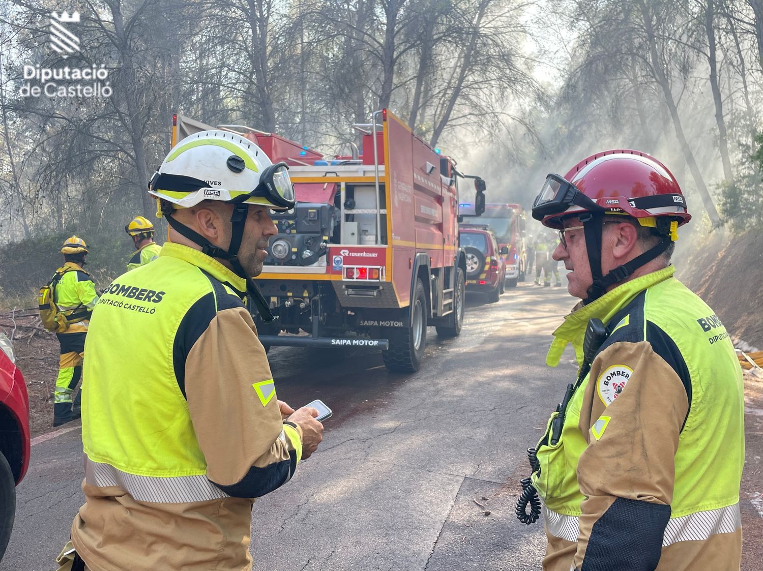 Lucha contra el incendio en el pantano de Sitjar, en Onda