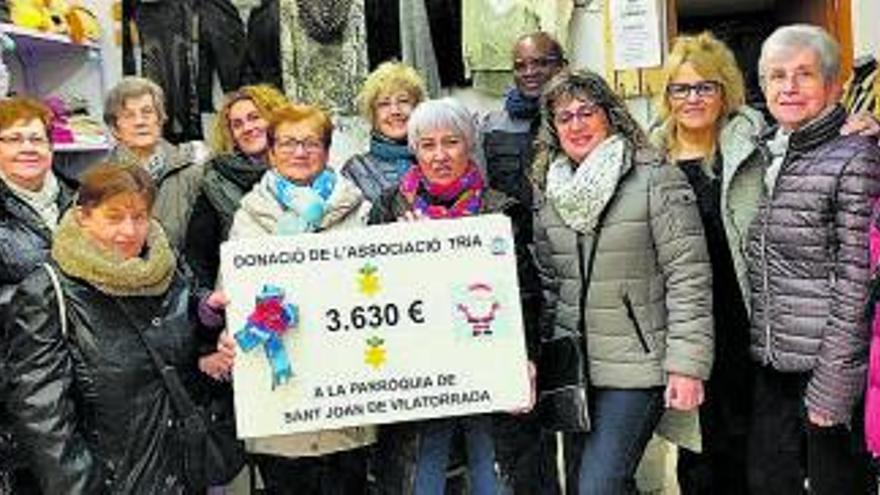 L’Associació Tria de Sant Joan de Vilatorrada dona més de 3.000 euros a la parròquia | ARXIU PARTICULAR