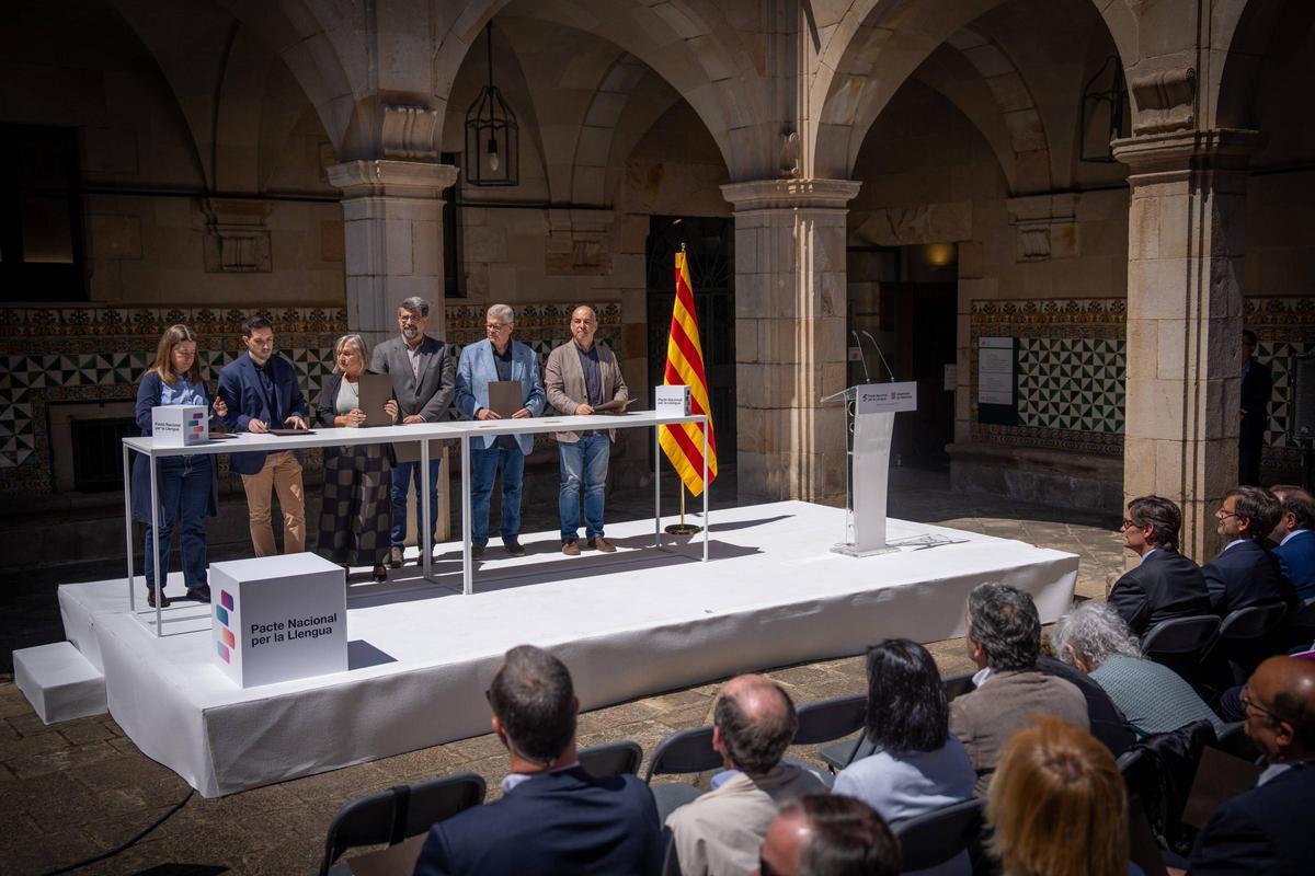 Acto de firma del Pacte Nacional per la Llengua