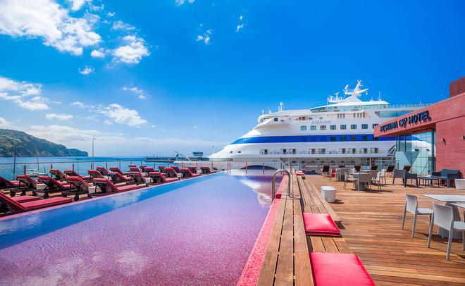La piscina del hotel de Cristiano Ronaldo