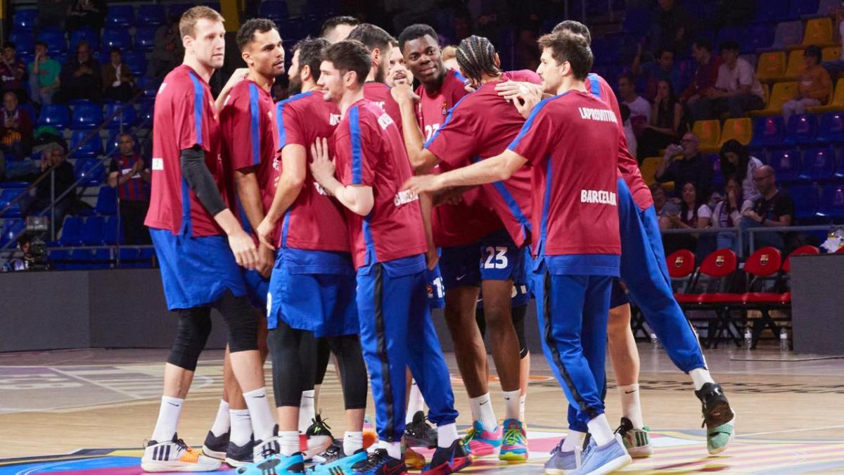 Los jugadores del Barça calentando antes del segundo partido ante Olympiacos