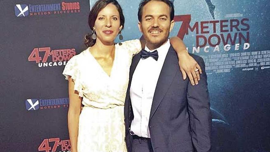 Ernest Riera y su pareja Magali BenÃ­tez, en la premiÃ¨re de la cinta en el Fox Westwood Village de Los Ãngeles.