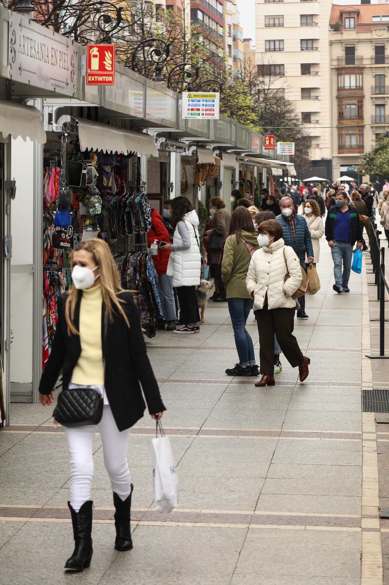 Ambiente en Gijón en Sábado Santo