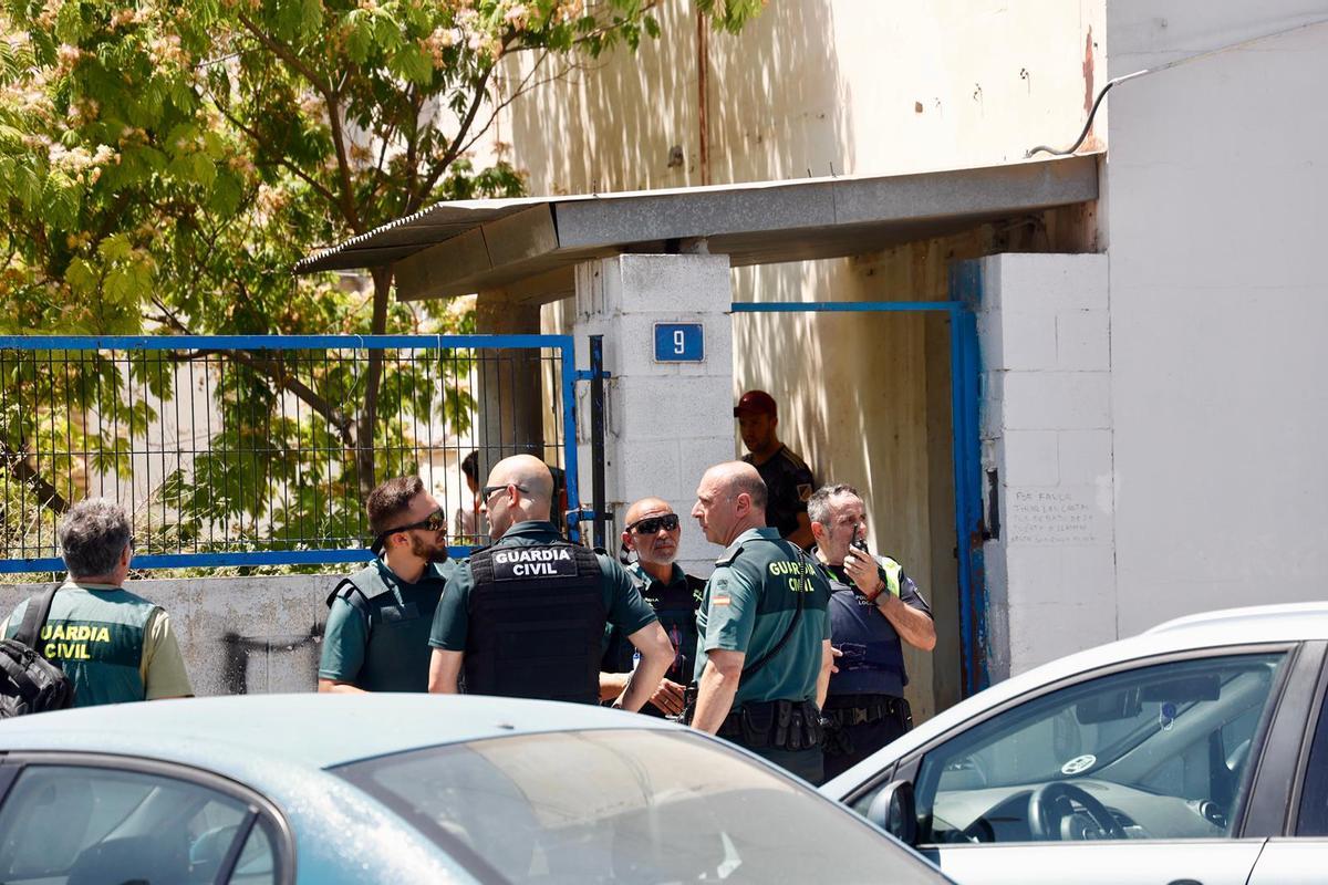 Operación policial en Aldaia por la muerte a cuchilladas de un hombre tras una reyerta en una nave ocupada Operación policial en Aldaia por la muerte a cuchilladas de un hombre tras una reyerta en una nave ocupada