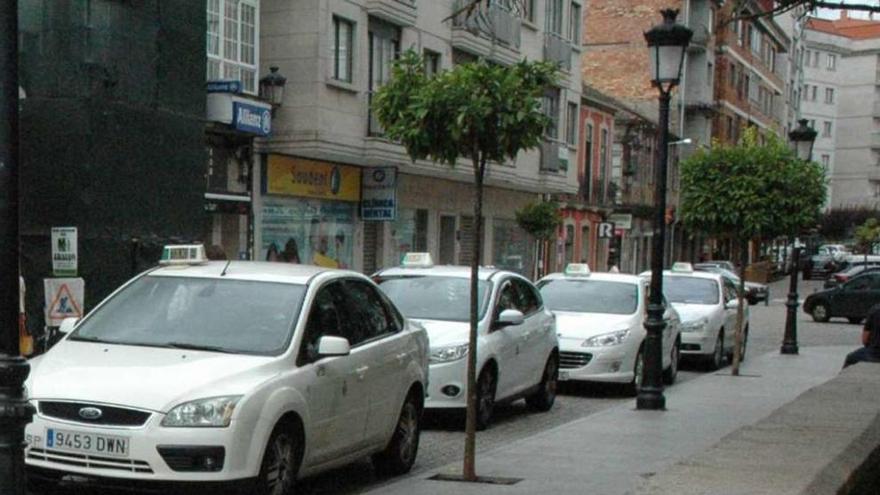 Parada de taxis de la calle Darío Bugallal de Ponteareas. // D.P.