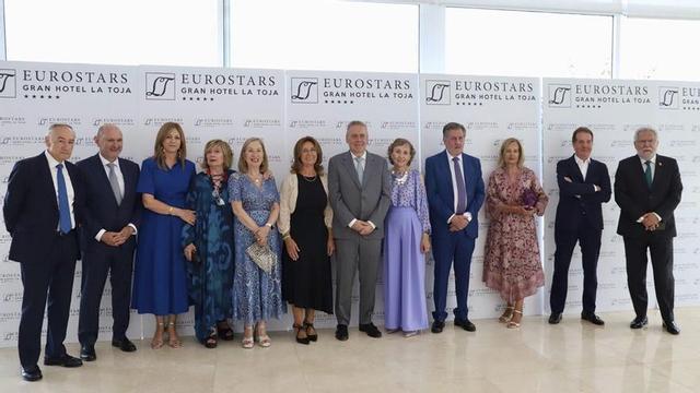 Algunas de las autoridades, directivos y representantes que acudieron a la cita. | FDV