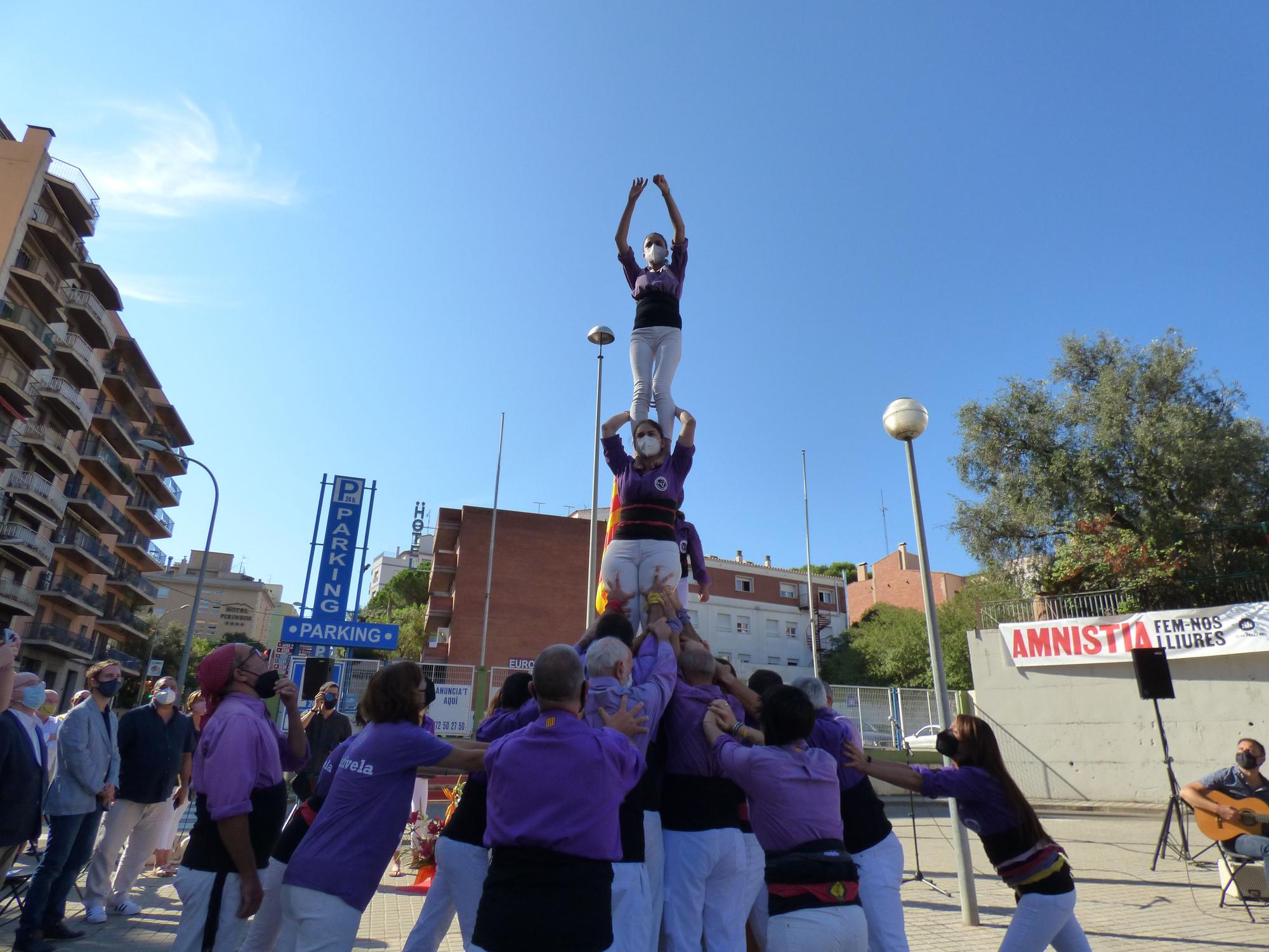 La Colla Castellera de Figueres ha celebrat els seus 25 anys amb un pilar de quatre, la primera actuació des d'abans de la pandèmia