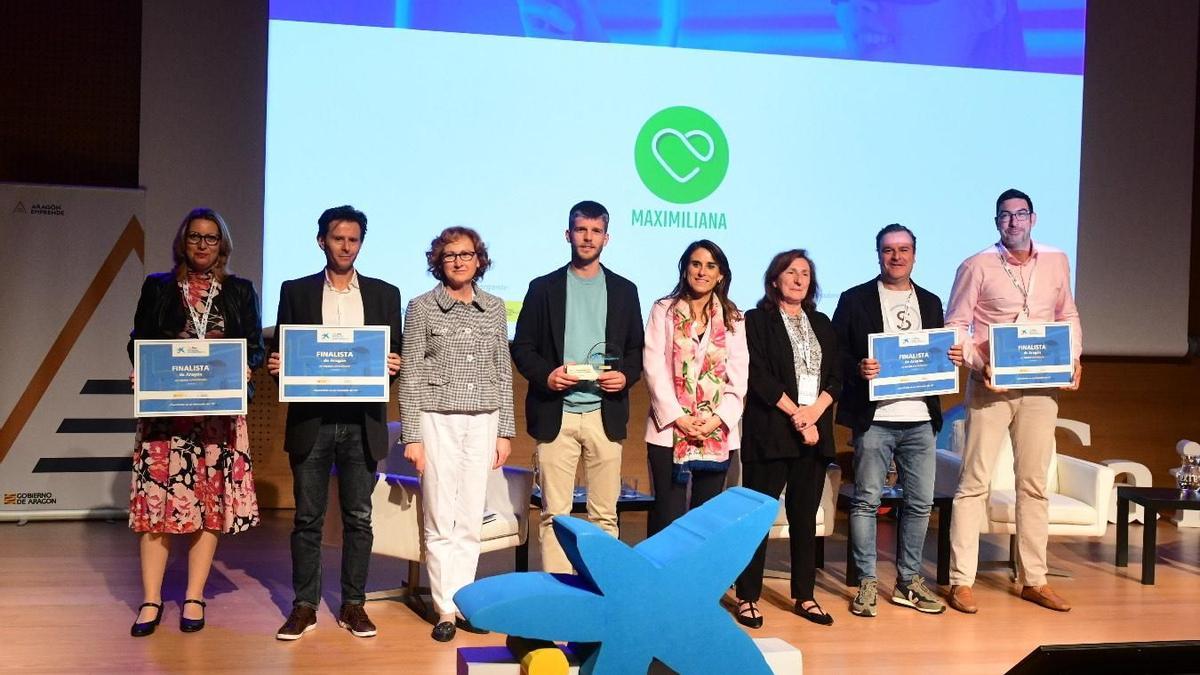 El premiado y los finales de los galardones a emprendedores de Caixabank en Aragón.