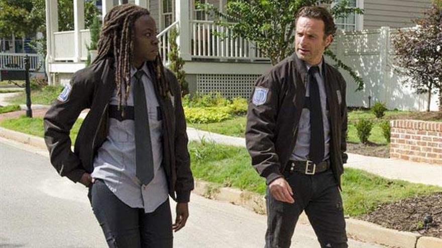Rick y Michonne en la zona segura de Alexandria.