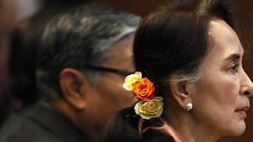 La Nobel Suu Kyi defiende las acciones del Ejército birmano contra los rohinyas