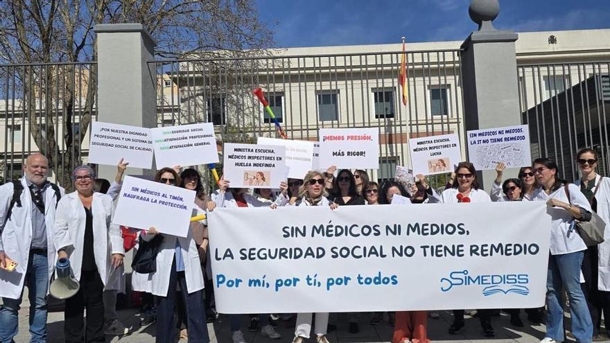 Los médicos inspectores de la Seguridad Social denuncian retrasos de hasta 700 días en las bajas laborales: "Somos solo 470 en toda España"